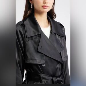 Elegant Black Double-Breasted Women's cropped Trench Coat